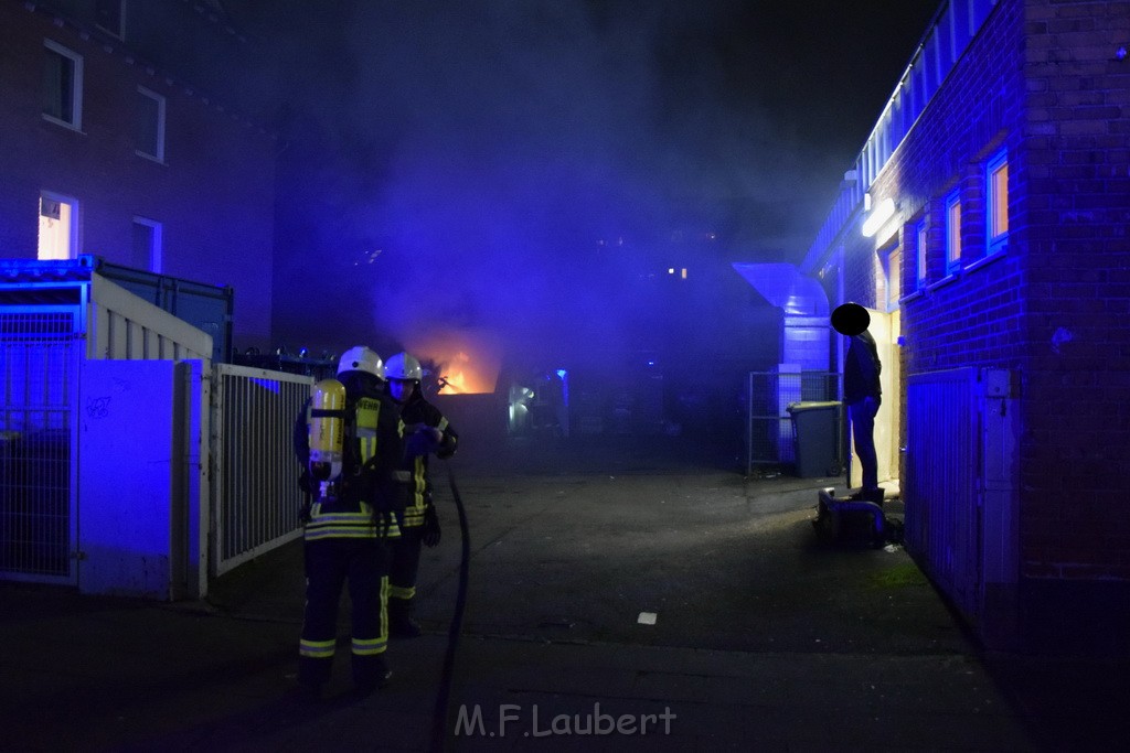 Feuer Papp Presscontainer Koeln Hoehenberg Bochumerstr P009.JPG - Miklos Laubert